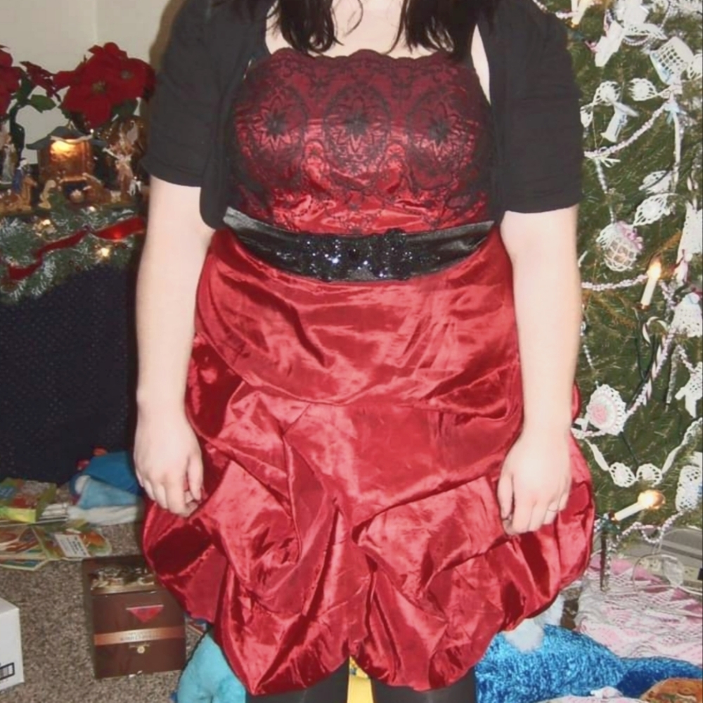 Red and black lace pickup dress
